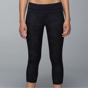 Lululemon Black Camo cropped leggings